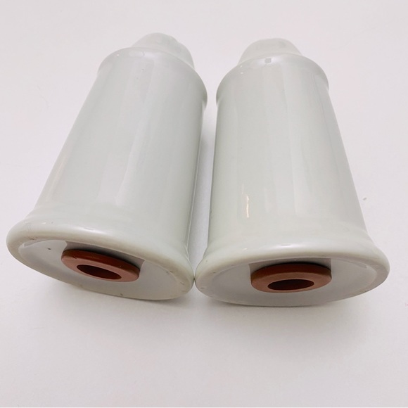 New salt and Pepper Shakers - Picture 2 of 2